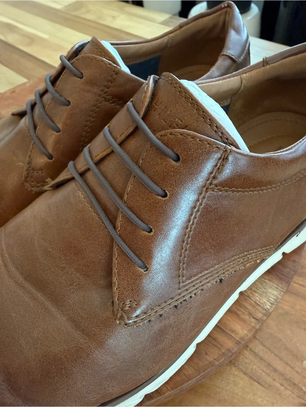 Tommy Hilfiger Brown Leather Oxford with White Sole Men’s Size 10